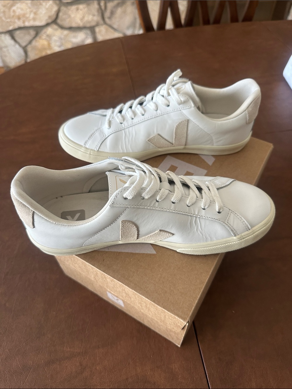 Veja Esplar Unisex White Leather Sneakers with Beige Accents. EUC - Picture 7 of 8